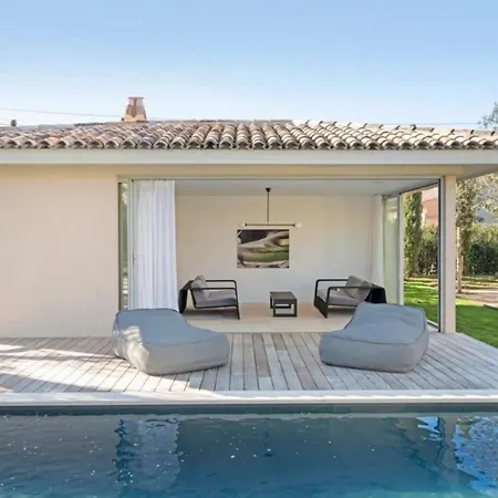 De Luxe Canisses